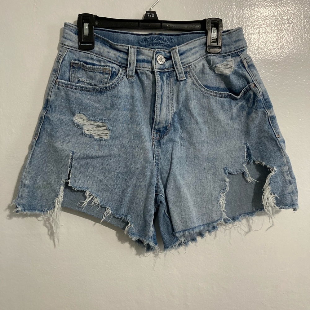 Arizona jeans co. Distressed shorts size 3 nwot